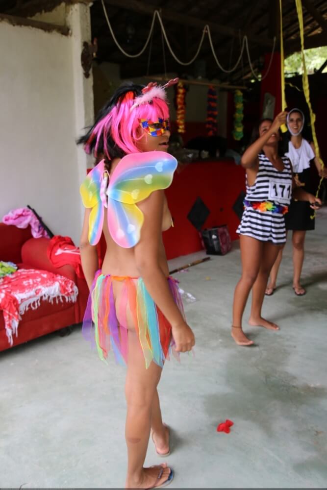 Tropical carnival photo gallery - The first step toward home nudism