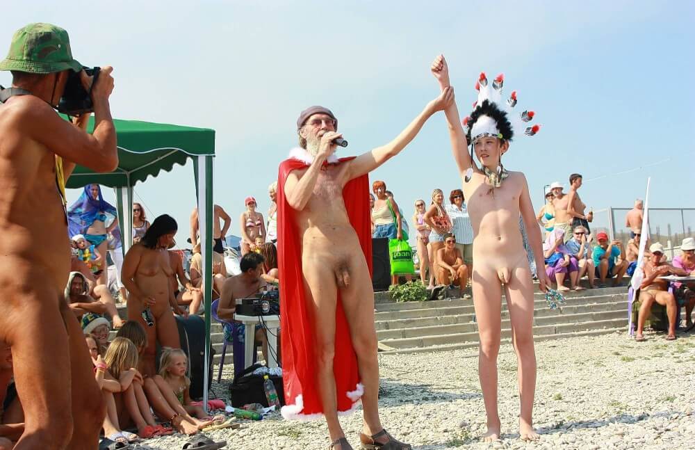 Native Headdress Dance pics - Minimizing clothing or nudism