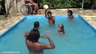 Oceanic Backyard Noon # 1 Full HD - Spectators are permitted to be naked