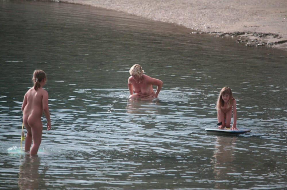 Naturism photo gallery # 14 - Nudism promotes inner happiness
