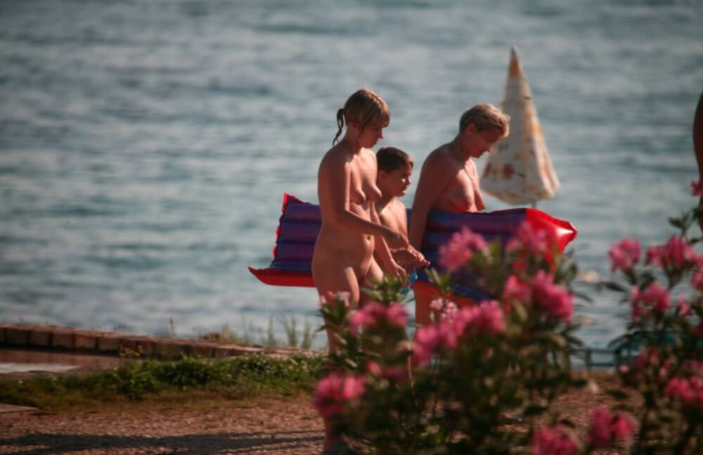 Dusk Til Dawn Showering phoros - The true flourishing of a culture of naturalness