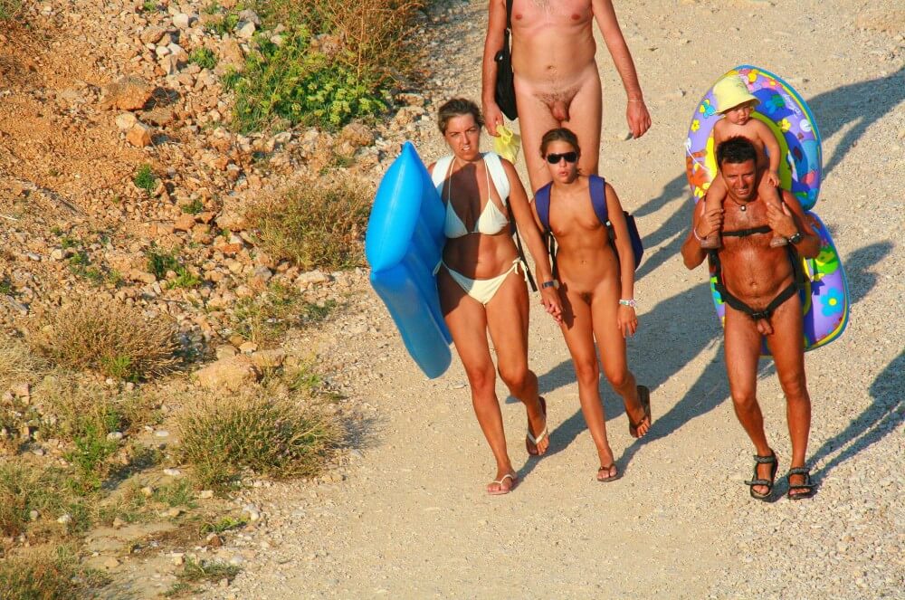 Ula FKK Beach Entry Hills pics - Naturism helps overcome fears and insecurities