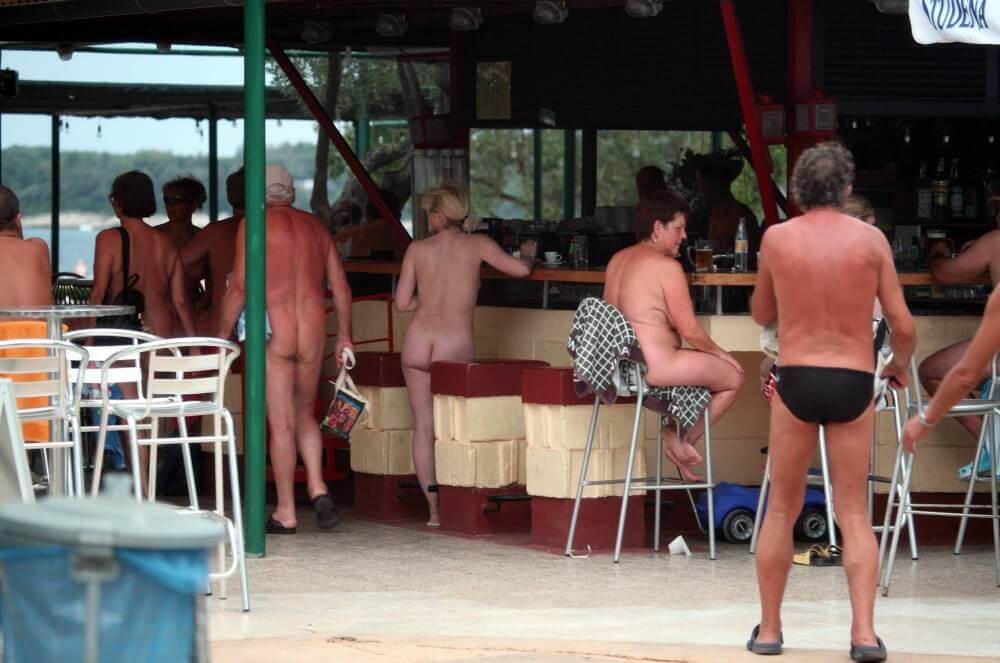 Outdoor diner view - The community of naturist movement supporters
