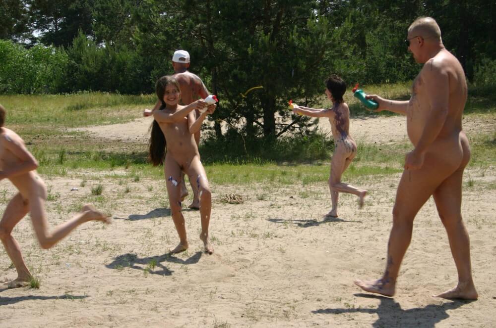 Kiev Group Painting Wild pics - Naturists love sunlight and fresh air