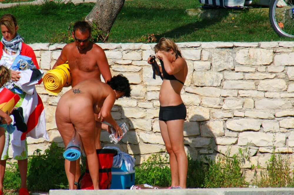 Ula FKK Sisters Day photo gallery - The body looks beautiful and natural in its natural, unadorned state