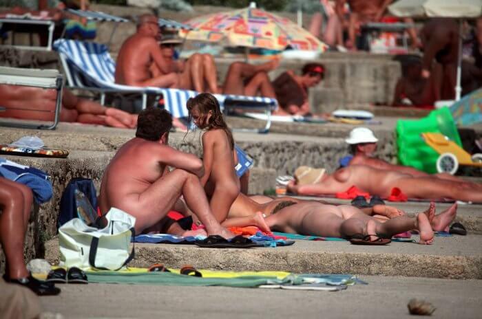 Passing Through Shores photo - International Naturist Federation
