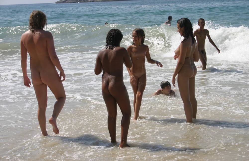 Brazils Water Refreshing pics - Nudism in the Modern World