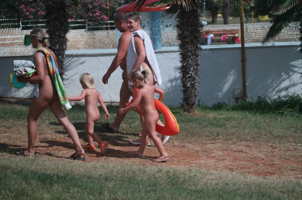 Naturist Family Movement pics - Accepting oneself fully is the foundation of naturism