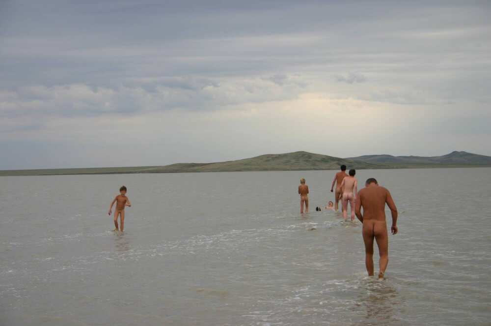 Black-Sea Body Mud Shots pics - The desire to appreciate the beauty of the human body