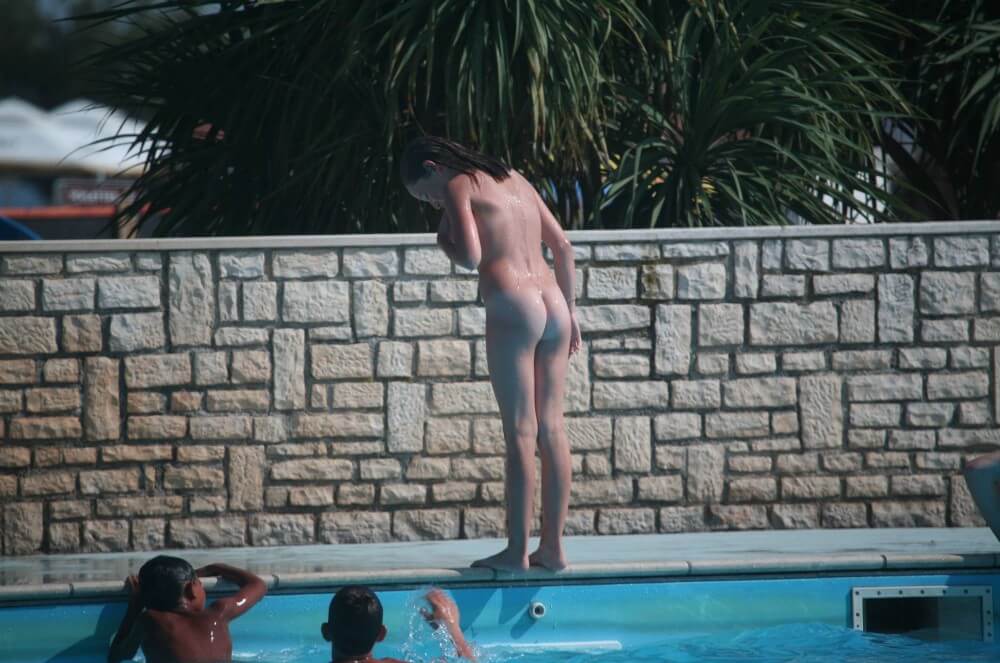 Naturist Pool-Side Singles pics - Leaving the house while naked