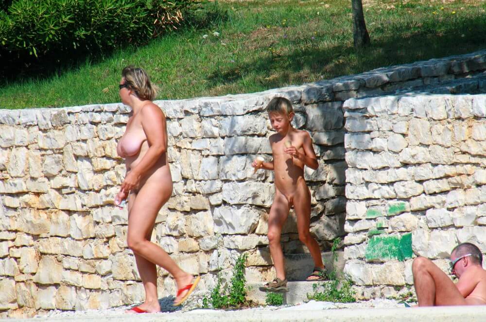Ula FKK Wall-Side Families pics - Freedom and naturalness are the core principles of naturism and nudism