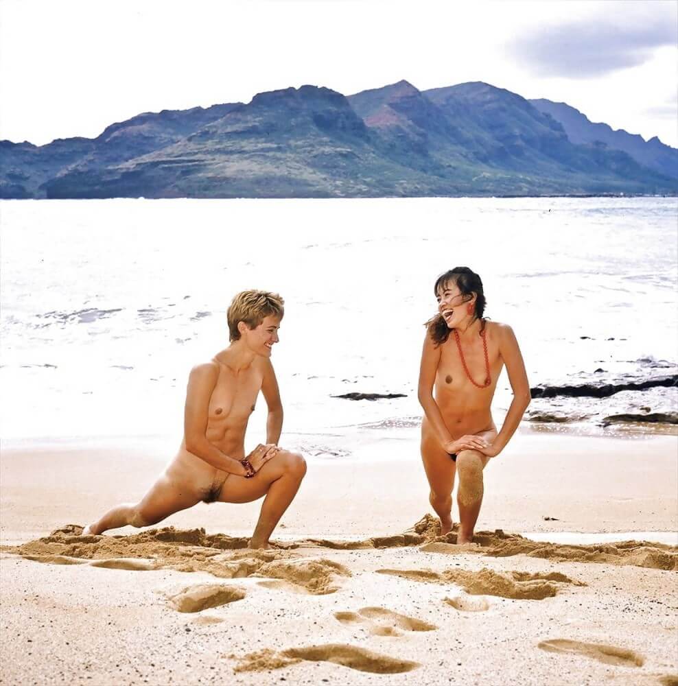 Retro naturism photos - Nudism helps strengthen friendships