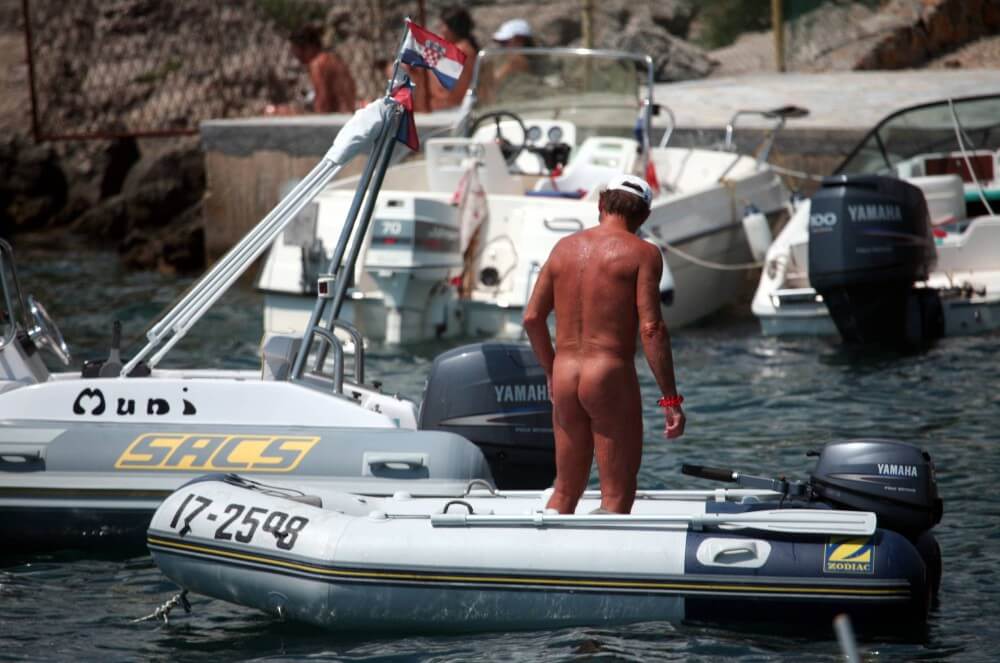 Boating and Floater Waters pics - Naturism and respect for nature