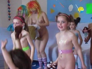 Naturism Freedom: Disco - She went out completely naked