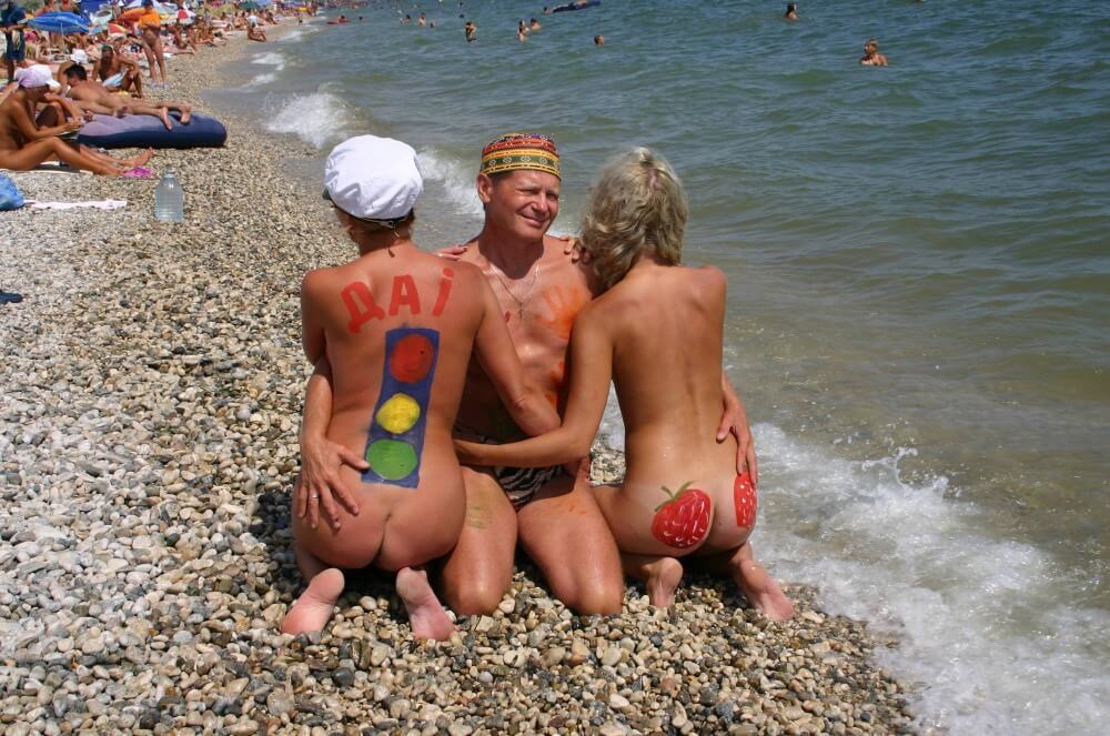 Bold Outdoor Nude Poses pics - Share the philosophy of naturism