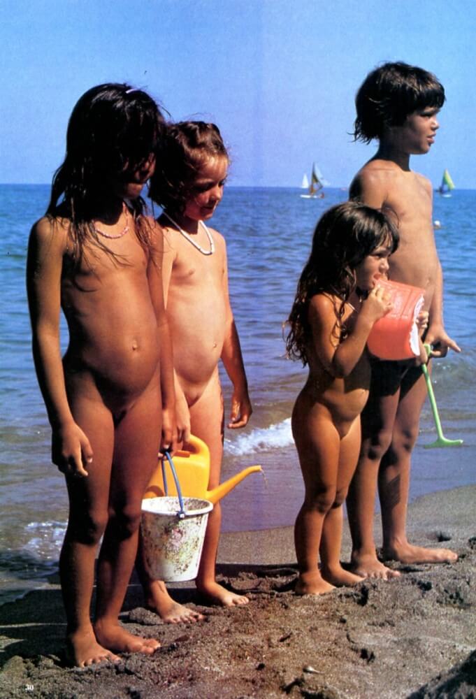 Jung und Frei Nr 6 - Naturism promotes openness toward the body