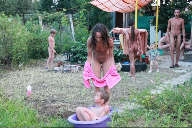 Green barrel of fun-grassy fields of gold photos - Naturism teaches respect for nature