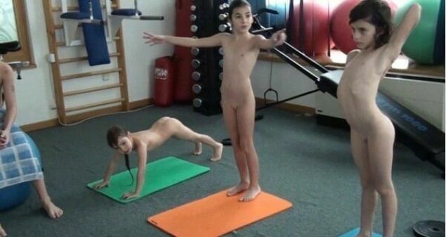 Piano, pool and tennis Full HD - Where nudism is commonplace