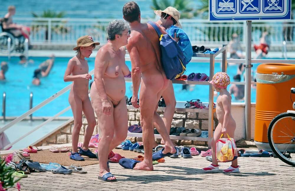 Family Poolside Grouping pics - Simplicity and naturalness are important principles of nudism and naturism