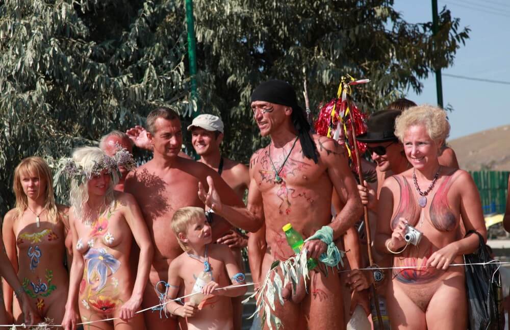 Naturist Day From Behind pics - Naturists believe in themselves and their potential