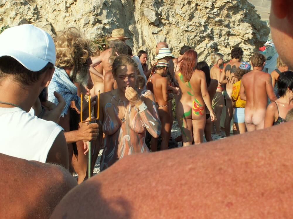 Neptune Day Side Views photos - Nudism helps people overcome their insecurities
