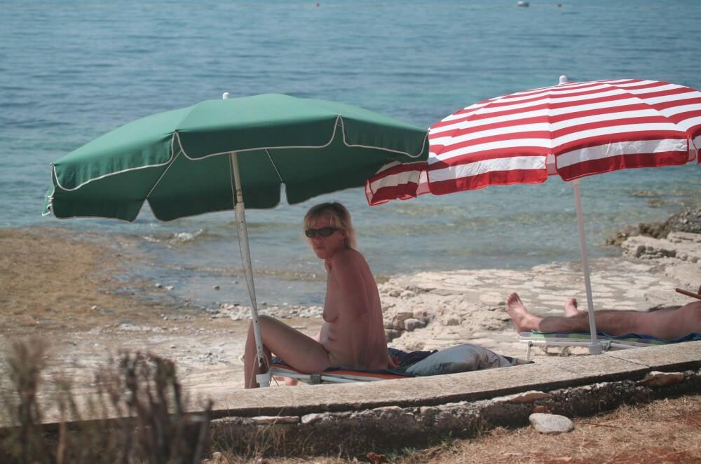 FKK Beachline Front pics - Nudity helps overcome insecurities and fears