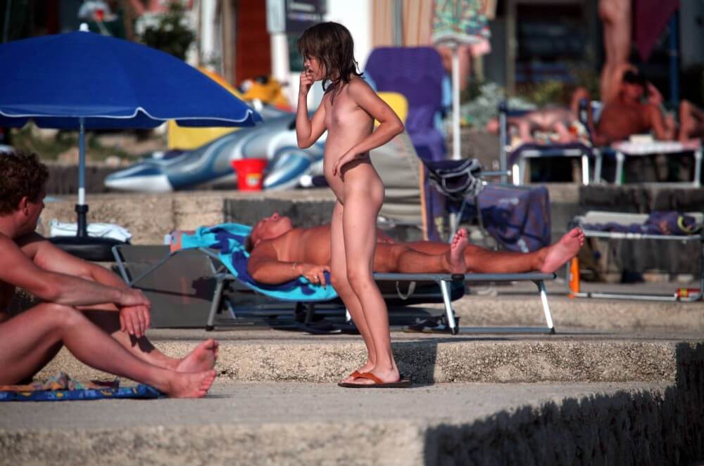 Girl Walk to Nudist Shower pics - A nudist values the connection with nature and the human body