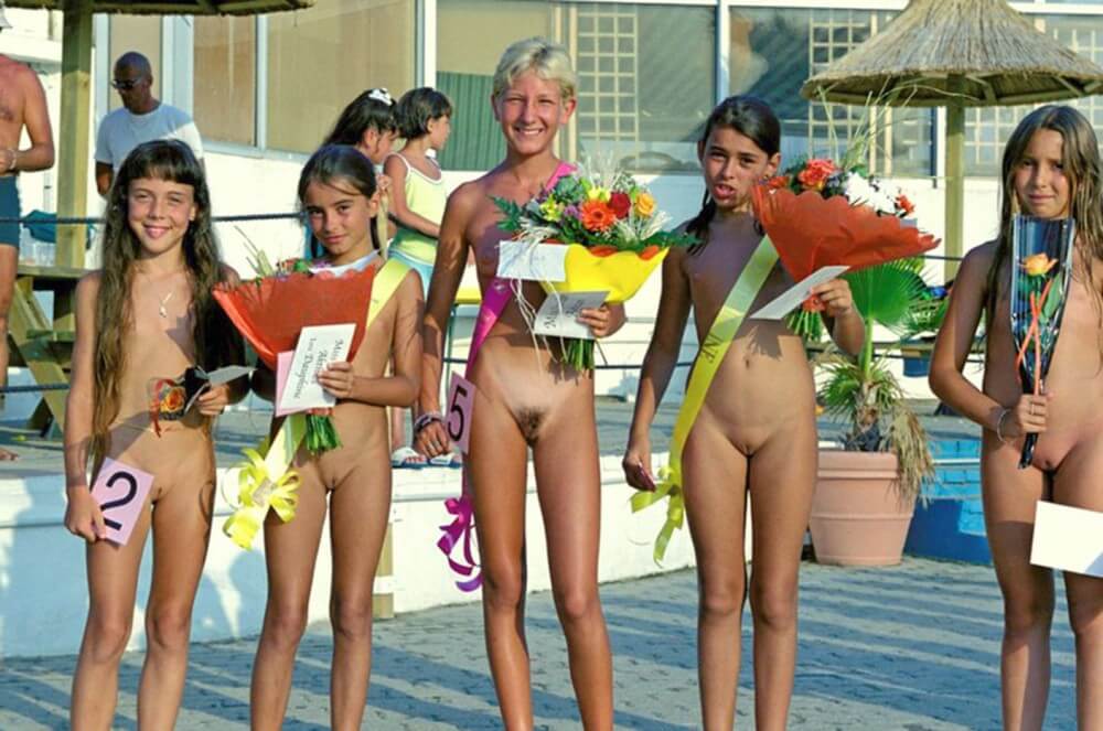 Beauty contest FR photos - Nudists and naturists: whats the difference?