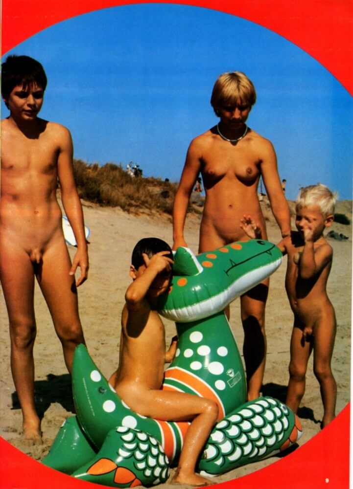 Jung und Frei Nr 15 - Nudity helps to overcome insecurities and boost self-esteem