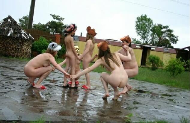 Naturism photo gallery # 23 - A true nudist vacation