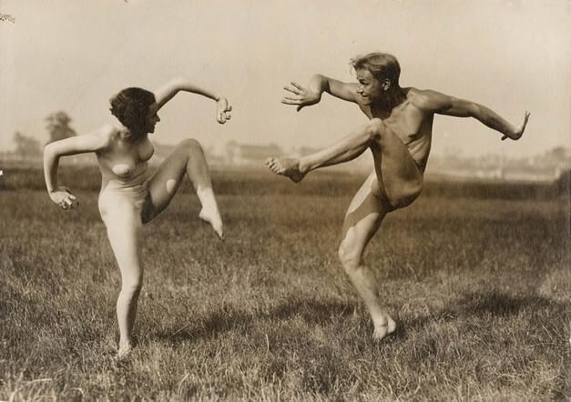 Jazz, dancing and naturism - Nudism as a way to overcome body image issues and stereotypes
