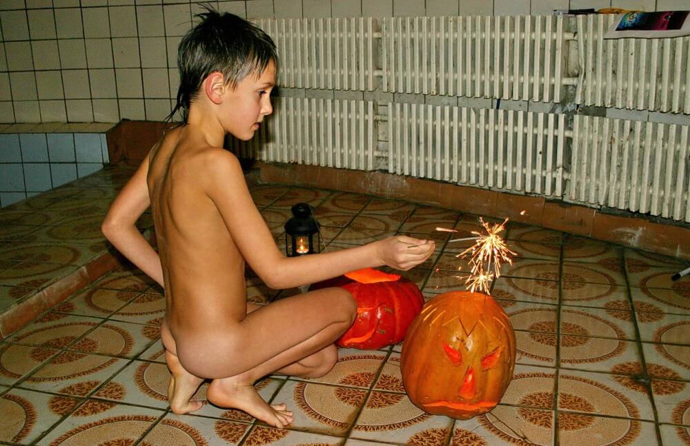 Naturism photo gallery # 20 - We are naked in the bosom of nature