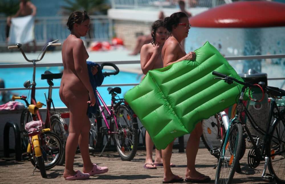 Outdoor Pool Sideliners pics - Nudity is a natural part of life for some people on the planet