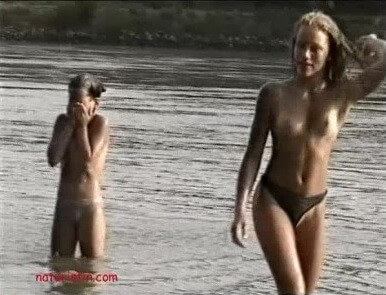 Naturistin: Dirty Girls - People find in this a way to understand that the naked body is part of nature and its beauty