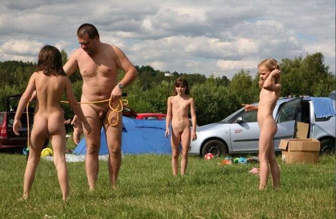 Naturism photo gallery # 38 - Openness to the world and new ideas is a defining trait of naturists and nudists