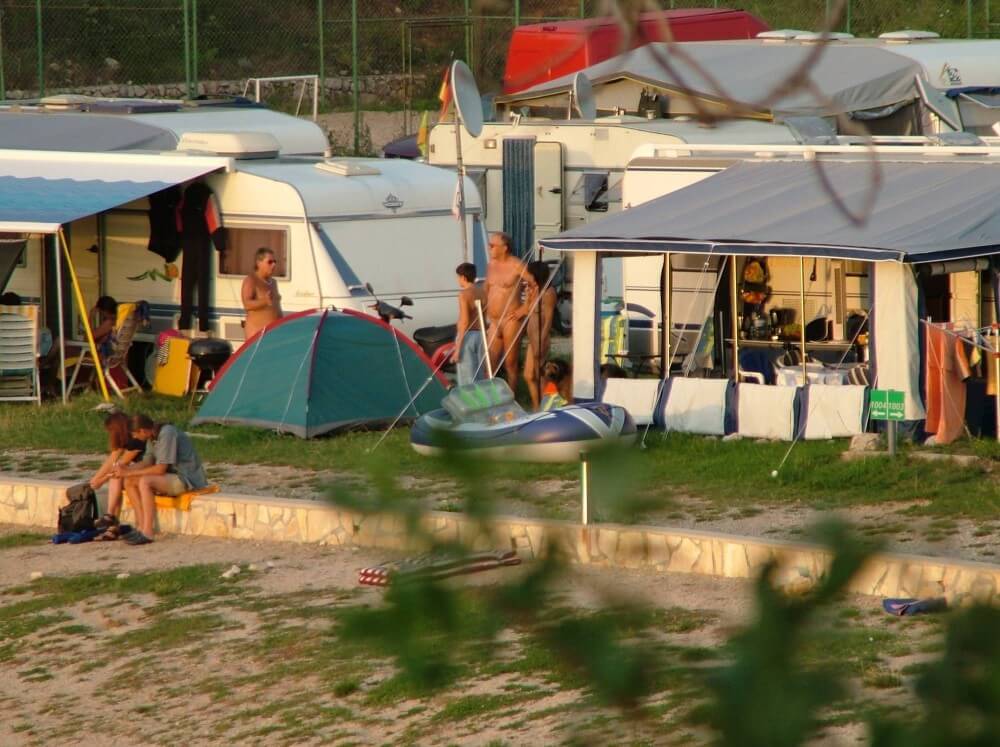 FKK Outdoor Shoreline pics - Unrestricted freedom is a core value in nudism and naturism
