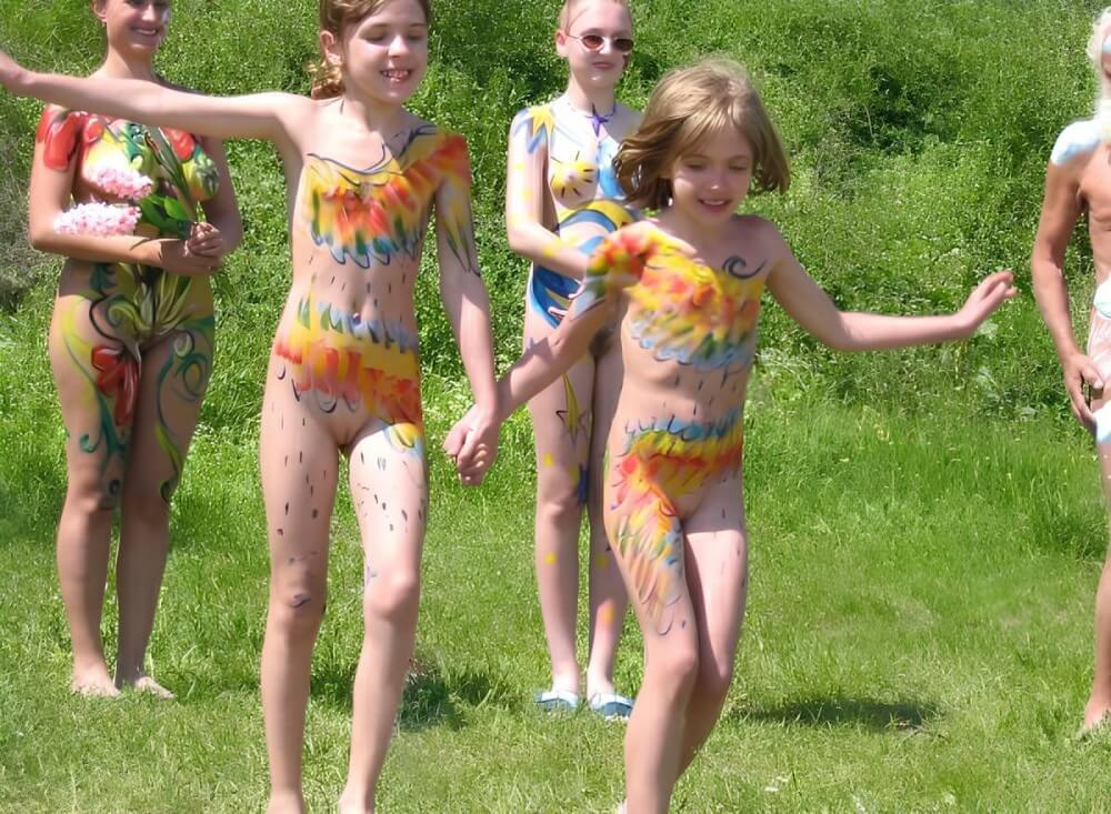 Naturism photo gallery # 29 - It is a way to get closer to nature and its rhythms