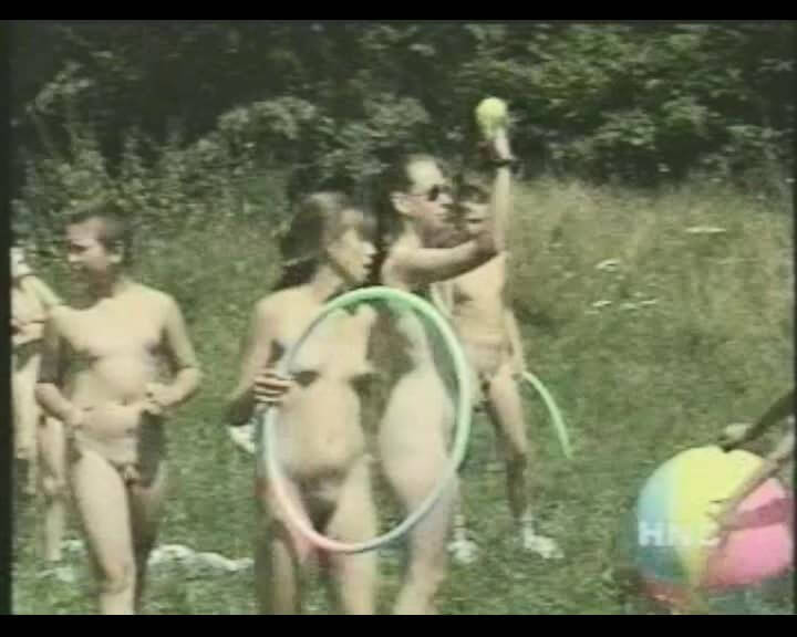 Helios Natura: Nudi Youth Weekend - It is a philosophy based on trust and respect for the naked body and nature