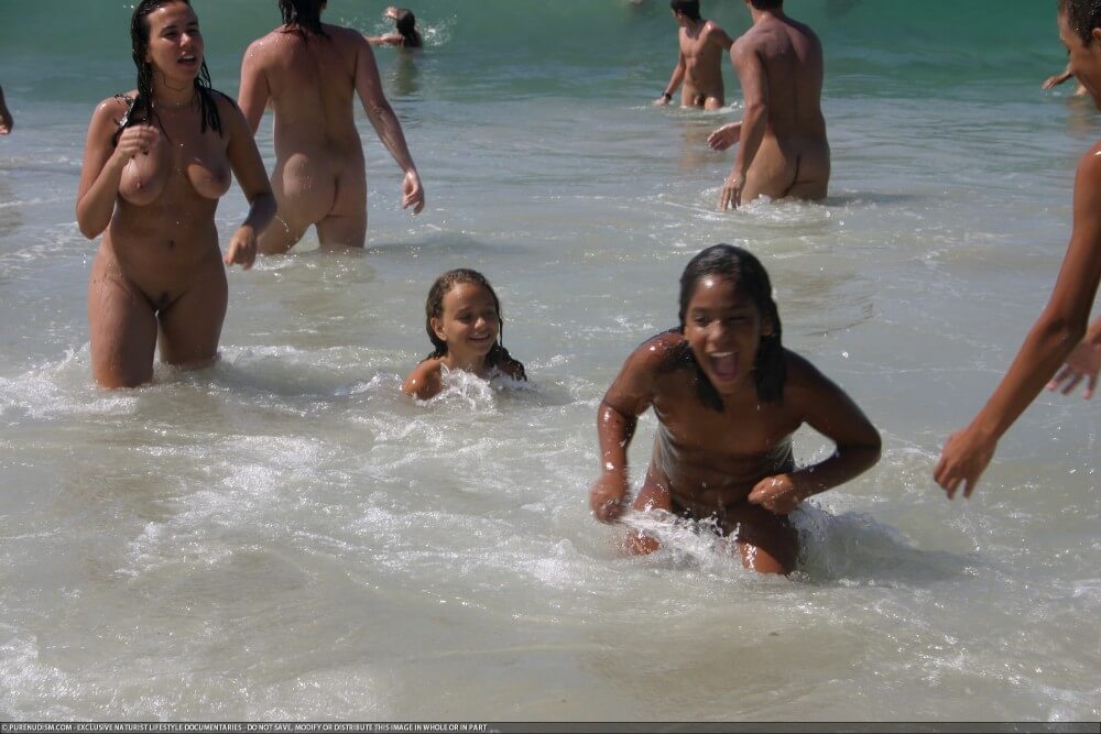 Brazil naturism photo set 4 - One of the most striking examples of naturism
